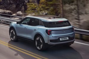 ford-cx740s-eu-Column_Card_07_CX740S_Ext_Beauty_Raised-1000x667-1000x667-explorer-driving-near-forest 4
