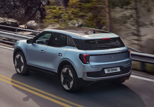 ford-cx740s-eu-Column_Card_07_CX740S_Ext_Beauty_Raised-1000x667-1000x667-explorer-driving-near-forest 4