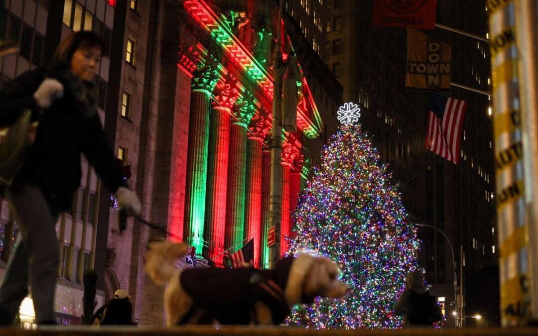 Babbo Natale è tornato a Wall Street: record storici per l’S&P 500, oro alle stelle e l’enigma bitcoin