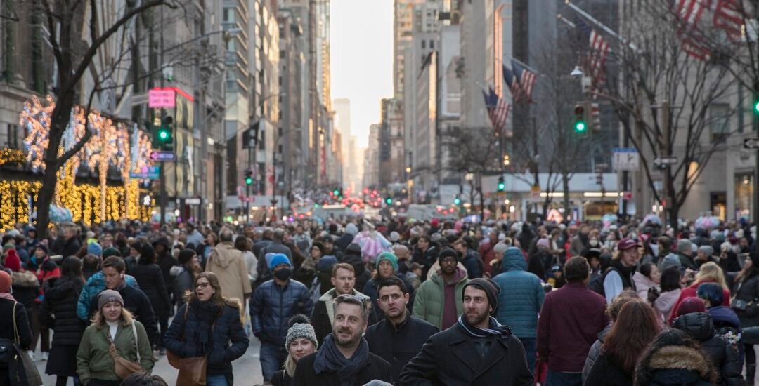 Mercati ai massimi e sentiment al collasso: il paradosso del 2025