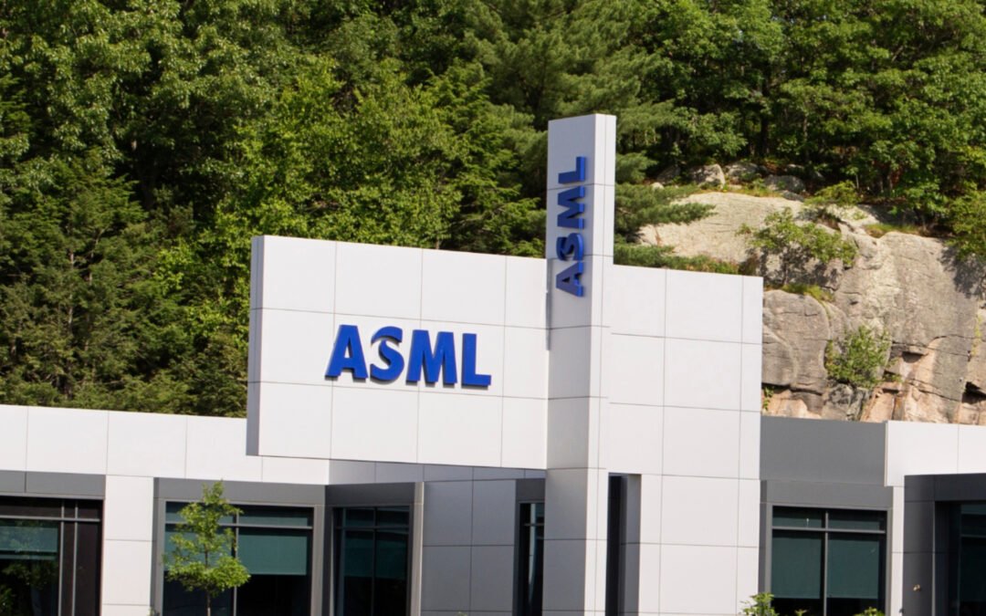 Il superciclo dell’AI spinge ASML oltre i 500 miliardi: TSMC annuncia investimenti record