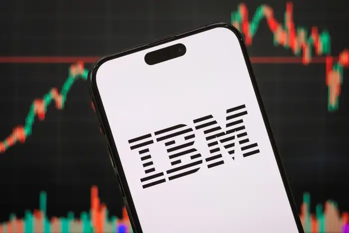 Analisi IBM 2026: bilancio e prospettive di un asset core in transizione verso l’IA