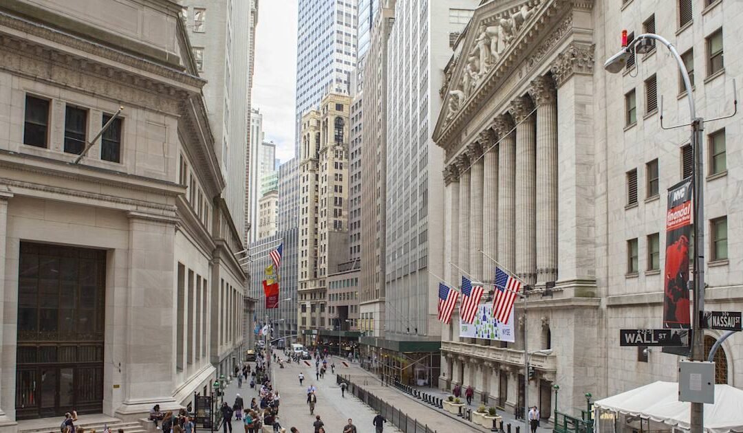 UBS declassa il mercato azionario USA, l’inflazione e i dubbi sull’IA frenano la corsa