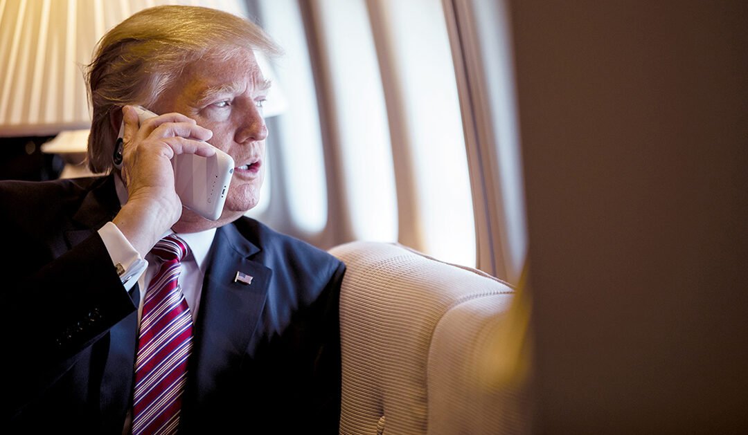 Trump posticipa di 10 giorni l’ultimatum all’Iran, ma la “pace armata” affonda i mercati: