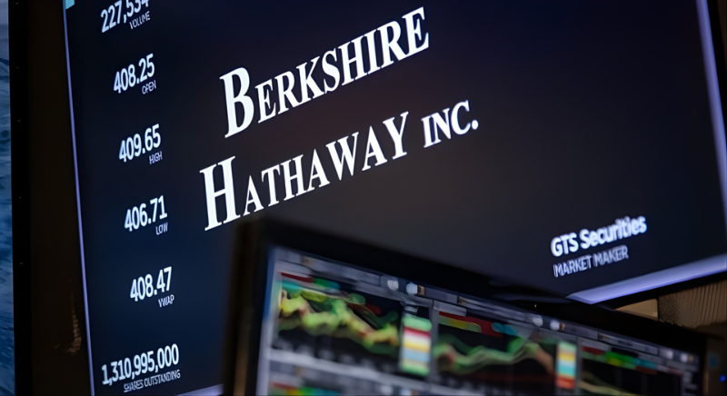 Berkshire Hathaway, l’era post-Buffett inizia con utili in calo del 30% ma una liquidità record da 373 miliardi