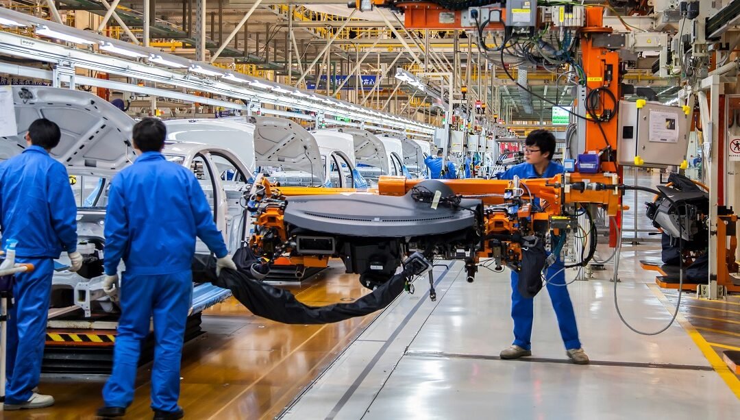 Boom dell’export cinese: surplus record a 213 miliardi di dollari e previsioni stracciate a inizio 2026