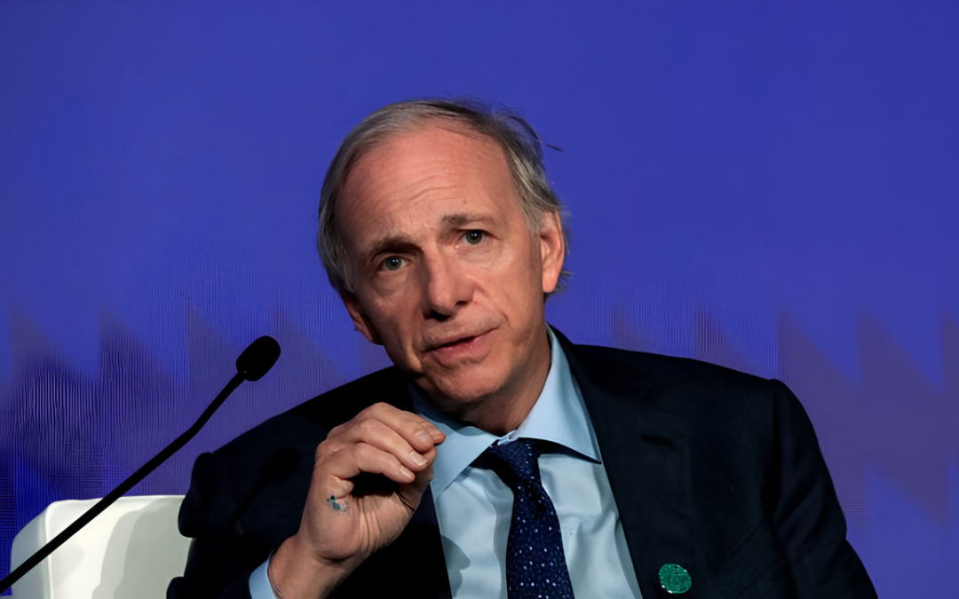 L’allarme di Ray Dalio: “Siamo in stagflazione, se la Fed taglia i tassi perde ogni credibilità”