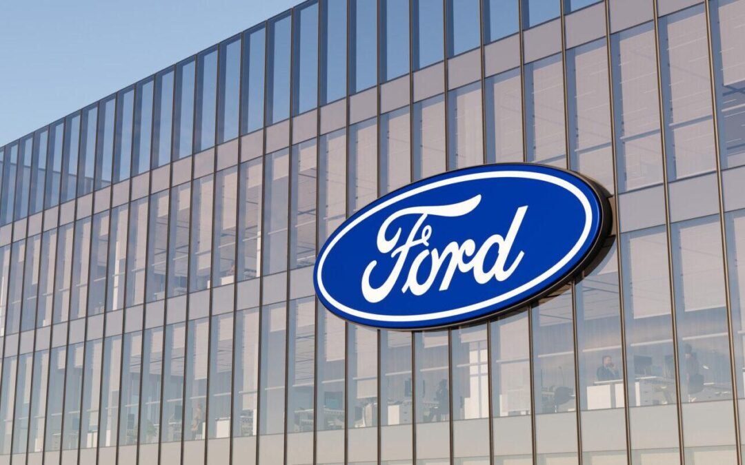 Ford brucia 19 miliardi sulle auto elettriche, poi riconverte le fabbriche per i data center AI. Il titolo vola del 44% in un mese