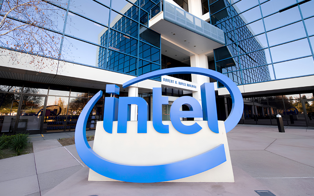 Trimestrale Intel: il boom dei Data Center rilancia i Ricavi, ma la scommessa sulle fonderie prosciuga la Cassa