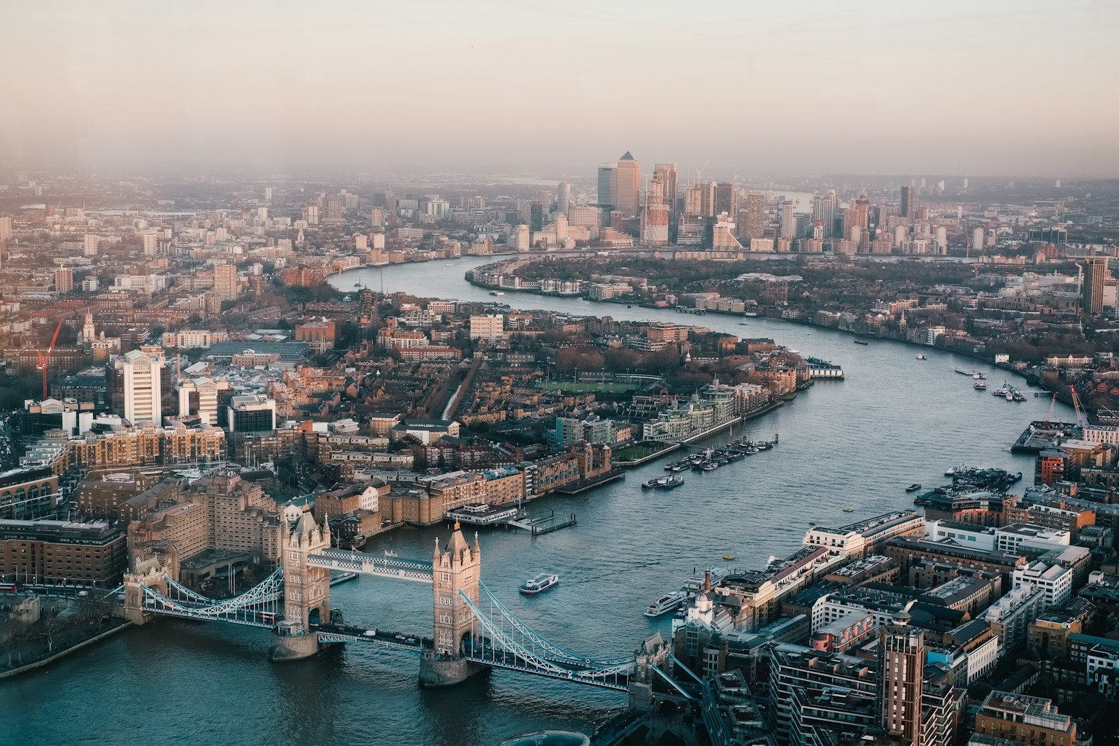 Londra, Tower Bridge al tramonto: la crisi dei gilt britannici mette sotto pressione la City